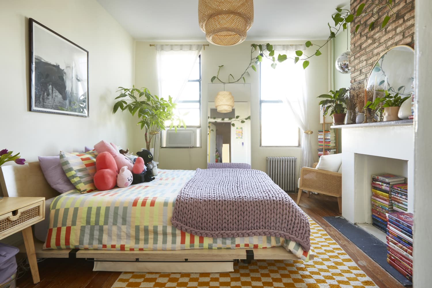 5-clever-ways-to-store-books-in-a-small-space-apartment-therapy